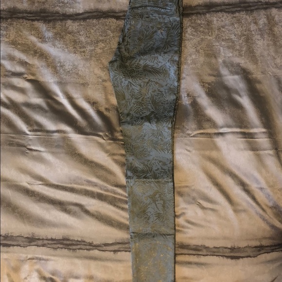 DL1961 Emma Leggings with Metallic Tropic Print - Picture 2 of 8